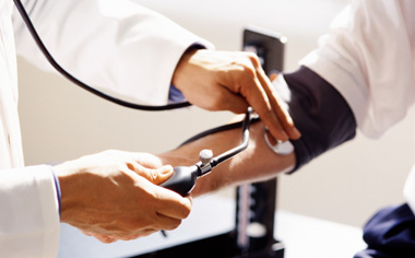 Combate contra la hipertensión arterial.