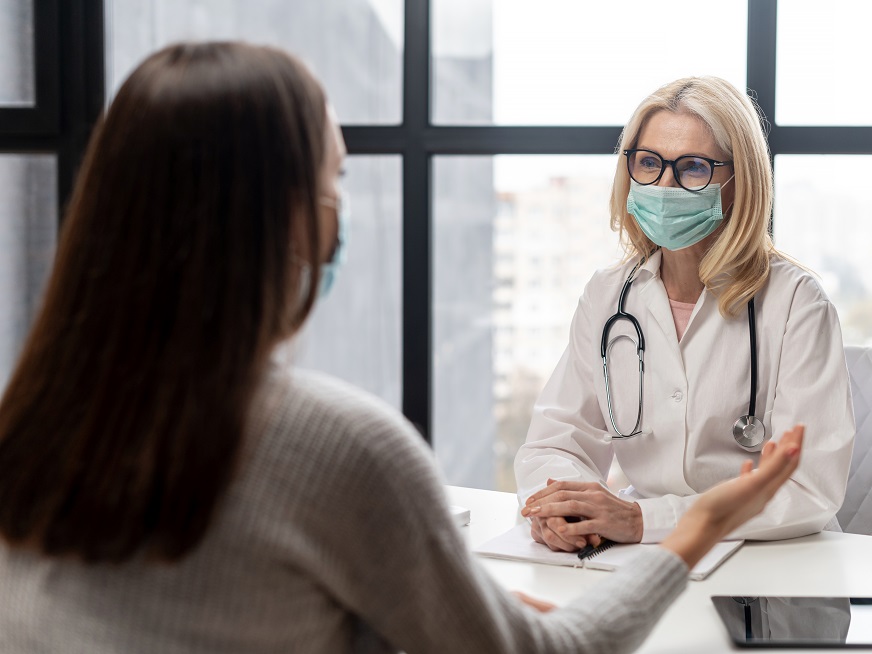 Hablando sobre fertilidad con nuestras pacientes en el consultorio de Ginecología